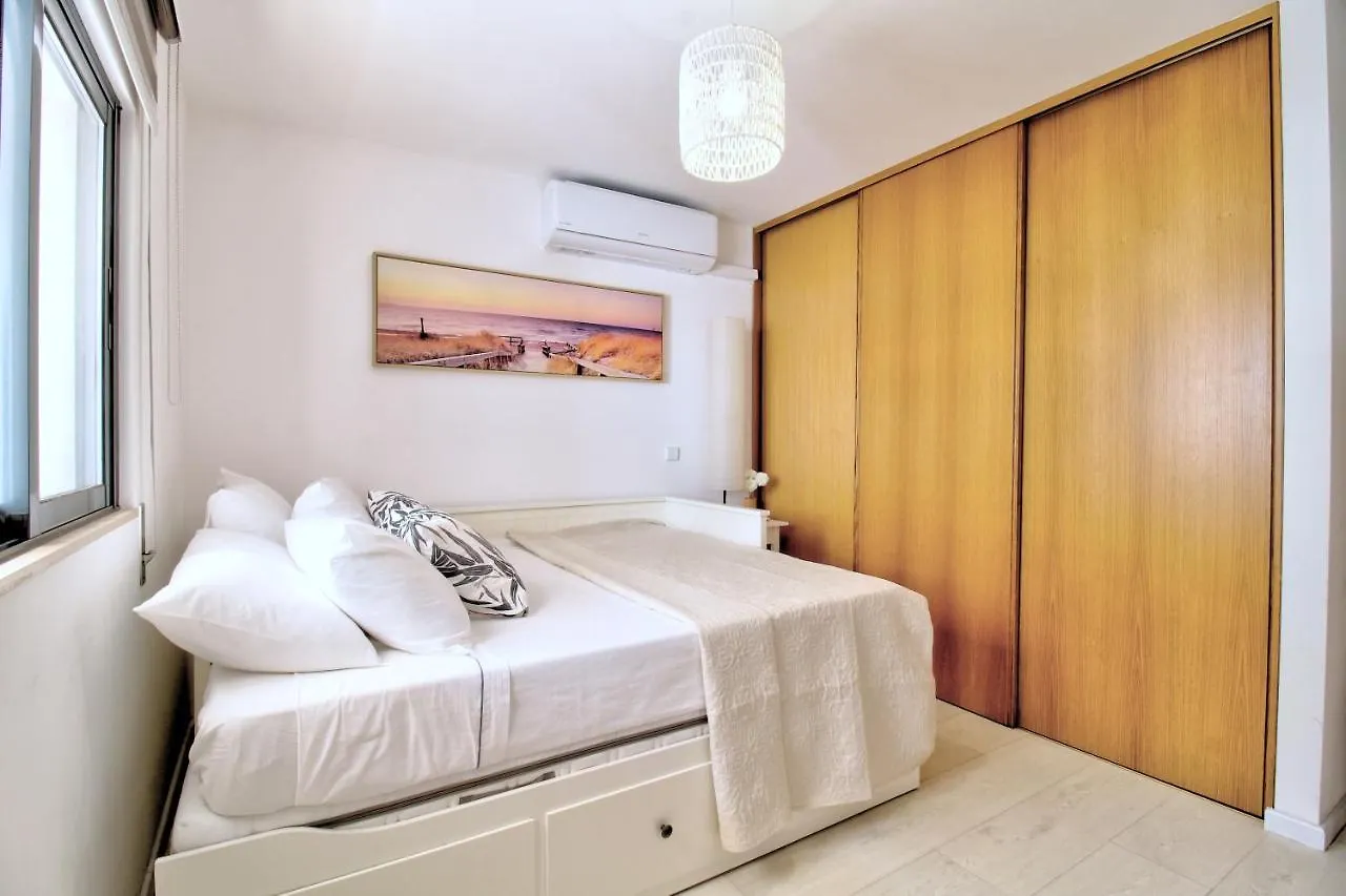 Center Location, Ac, Swimming Pool, And Parking Apartment Olhao Portugal