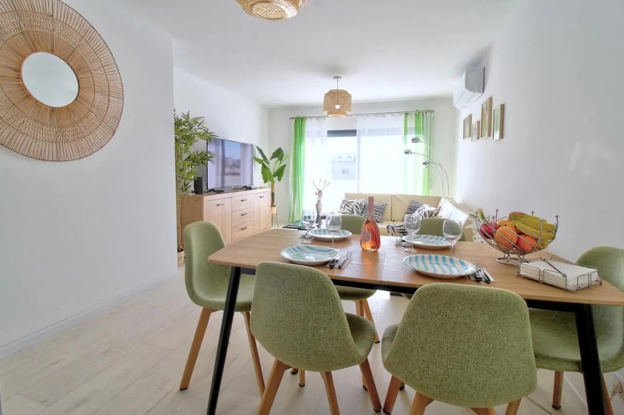 Center Location, Ac, Swimming Pool, And Parking Apartment Olhao Portugal
